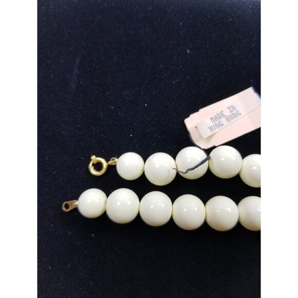 Coro Cream Marbleized Graduated Beaded Signed Vintage Single Strand Necklace - Picture 8 of 10